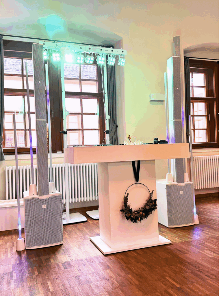 Hochzeits-DJ Alex De La Groove aus Fulda Hessen beim auflegen im Schloss Wächtersbach