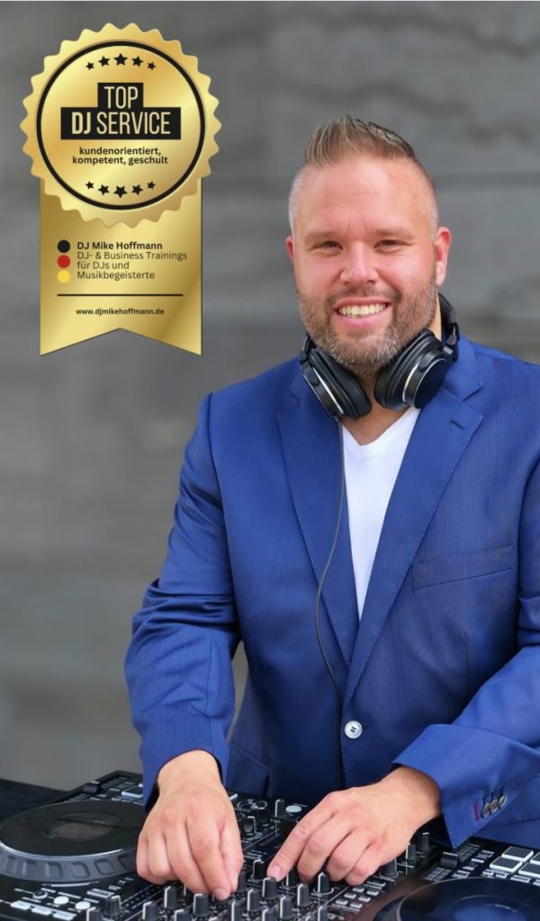 Hochzeits-DJ Alex De La Groove aus Fulda Hessen beim auflegen auf einer Hochzeitsparty mit grandioser Stimmung